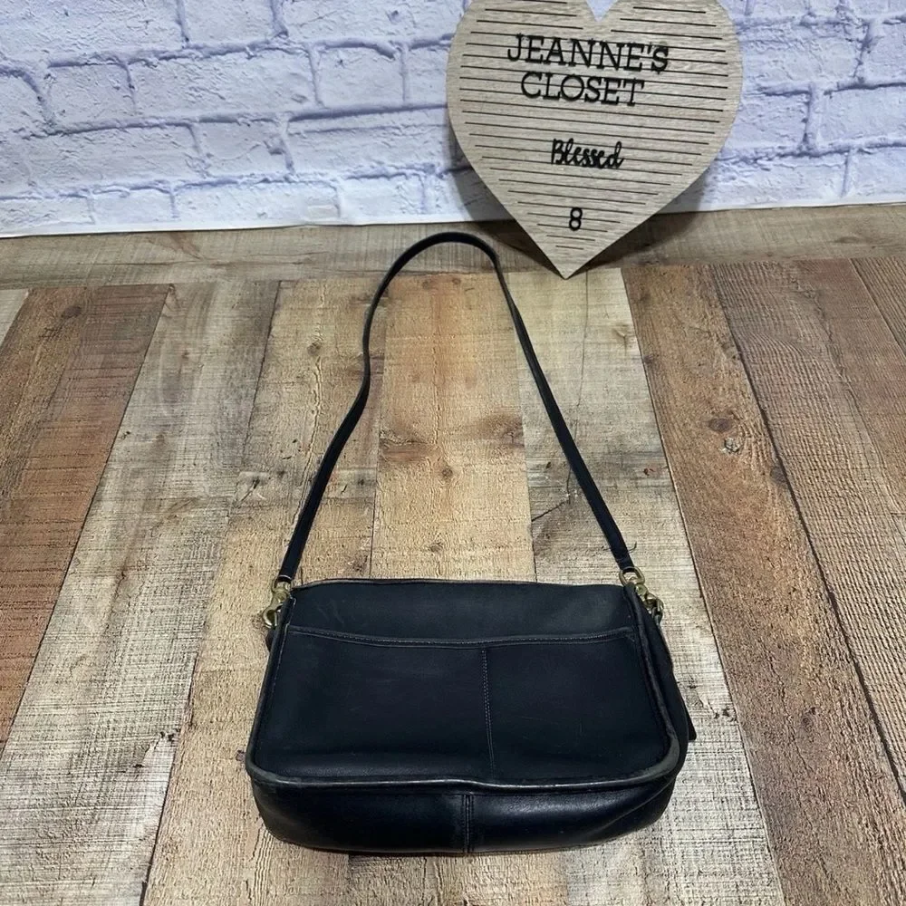 Coach vintage black shoulder bag 8023